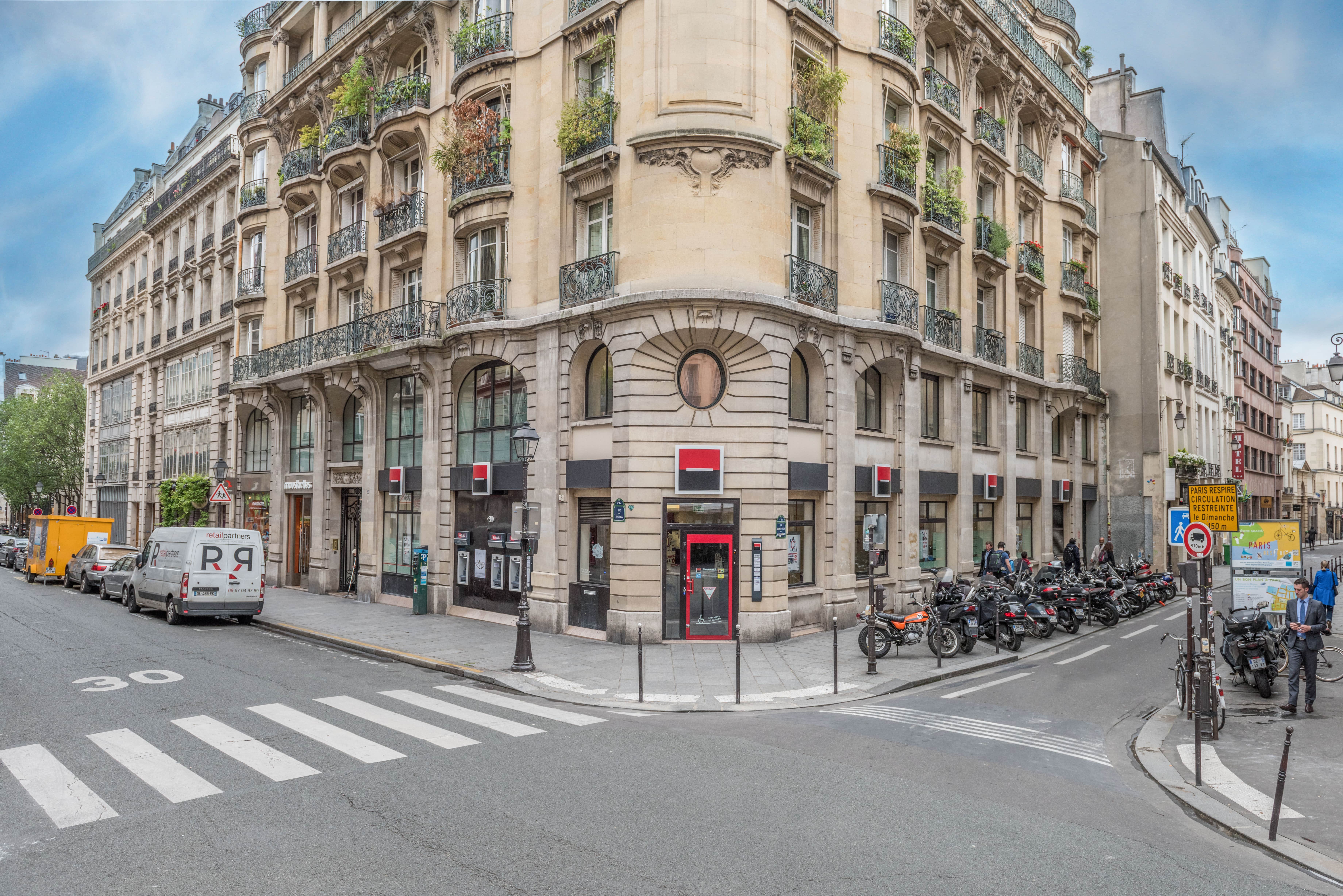 32_Archives_Outside_10-min